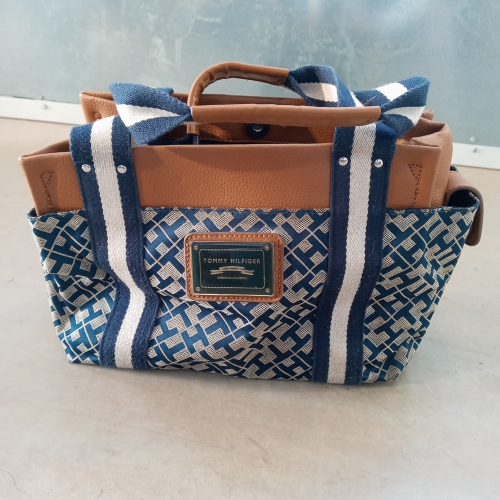 Tommy Hilfiger purse